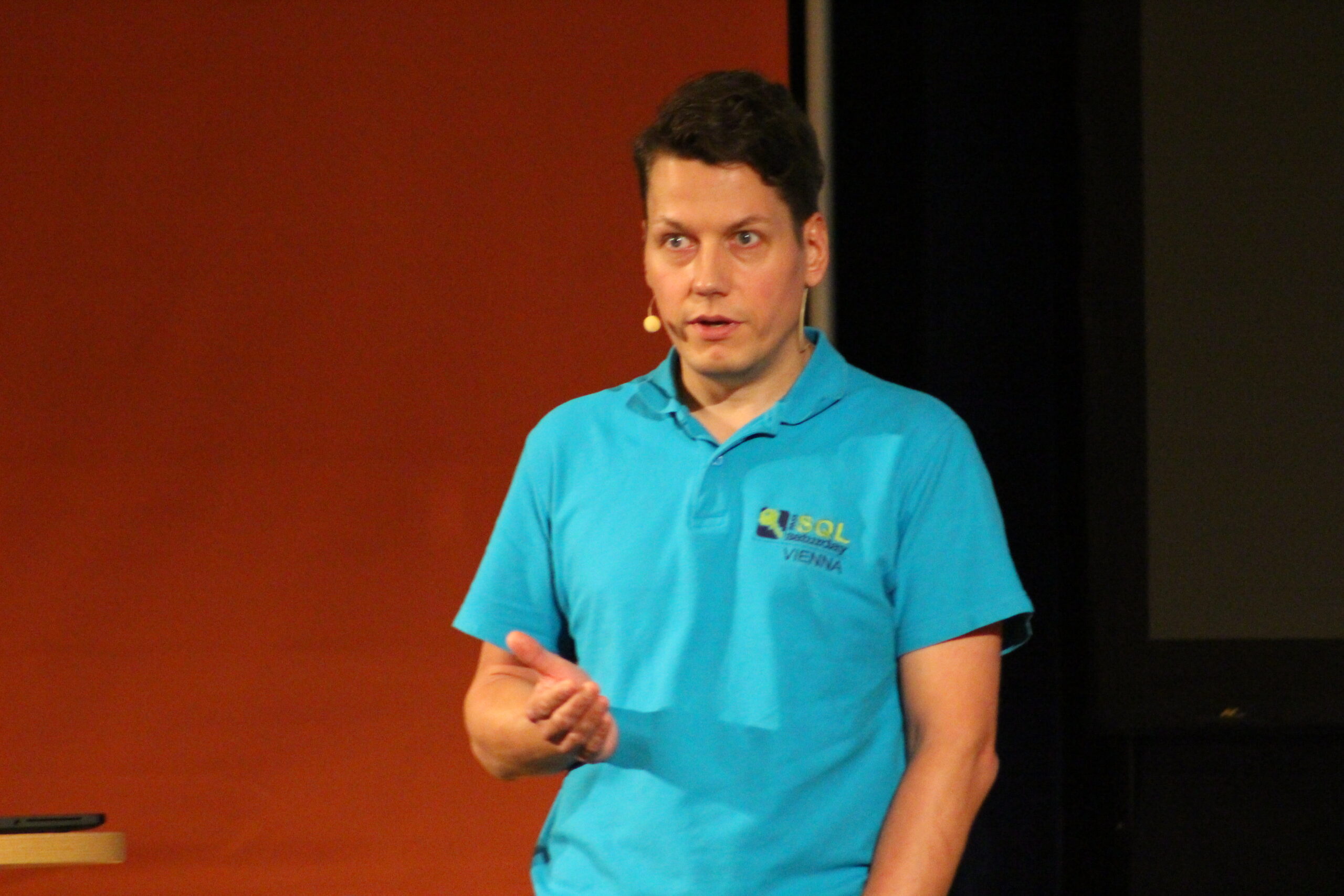 Bjoern Peters during a conference talk Bjoern Peters during a conference talk