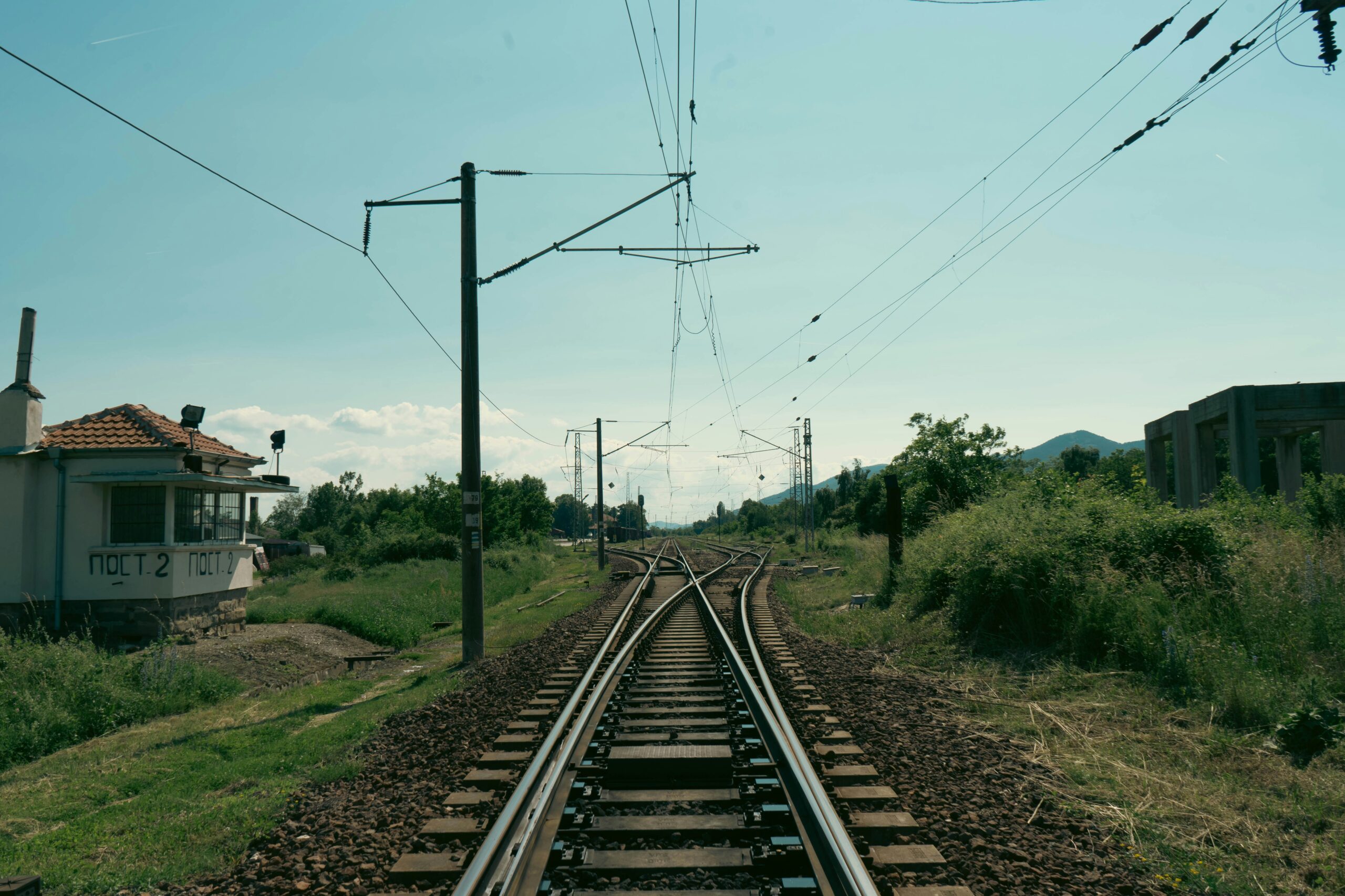 Railway junction representing SQL Server workload placement across on-premises, Azure and hybrid platform options.
